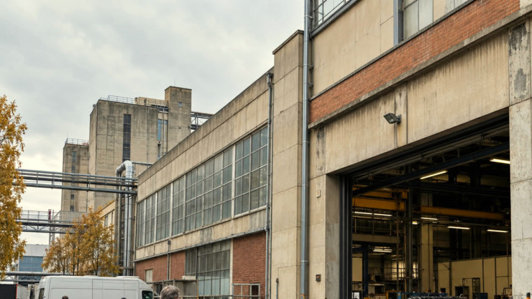 Le constructeur vend son usine mythique de moteurs de Viry-Châtillon