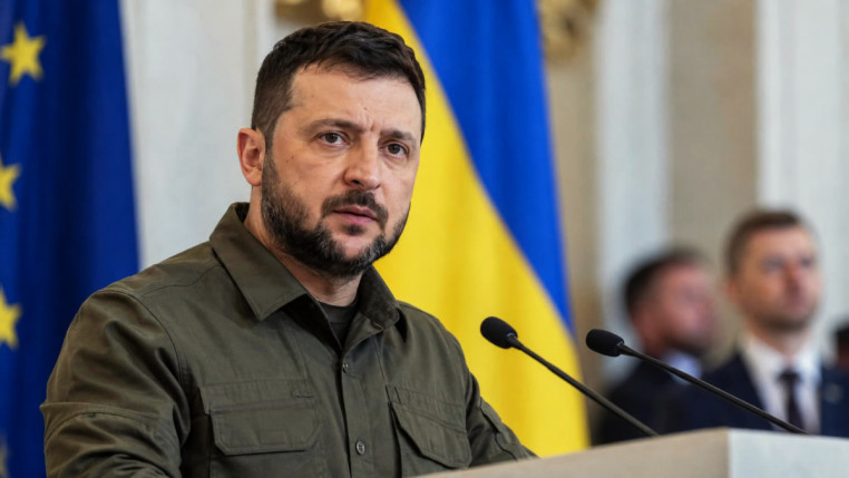 Volodymyr Zelensky accuse les États-Unis de retarder la livraison de missiles Volodymyr Zelensky accuse les États-Unis de retarder la livraison de missiles